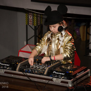 DJ Crystal Girl (Iuliana Popovich)