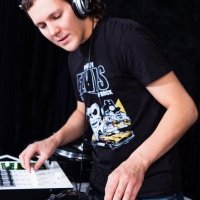 DVJ MC DJ SuperStar - запись живого исполнения попурри (мэш-ап мегамикс) с трех вертушек - 24 пластинки за 8 минут