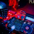Mash-Up DJ's Piratskoe Radio - LIVE mash-up-show DJ Rik & DJ Frik - DJ Freak - live @ Гластоберри - запись живого исполнения попурри (мэш-ап мегамикс) с трех вертушек - 24 пластинки за 8 минут