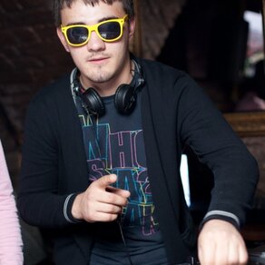 DJ PAUL LEE